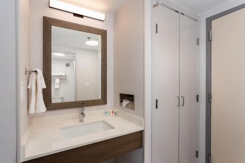 Comfort Inn & Suites Buffalo Airport image 11