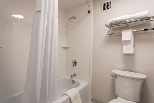 Comfort Inn & Suites Buffalo Airport image 18