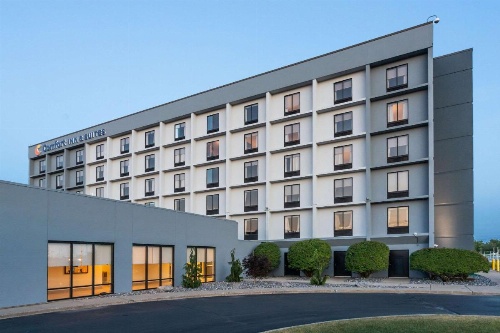 Comfort Inn & Suites Buffalo Airport image 26
